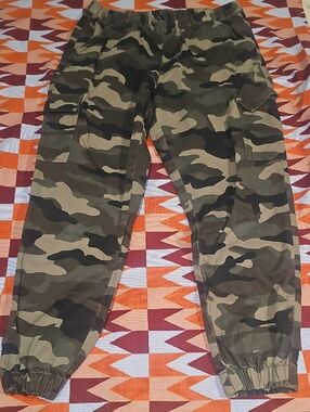 H&M Men's Size 10 Camouflage Cargo Pants in Olive & Dark Green 100% ALGODON